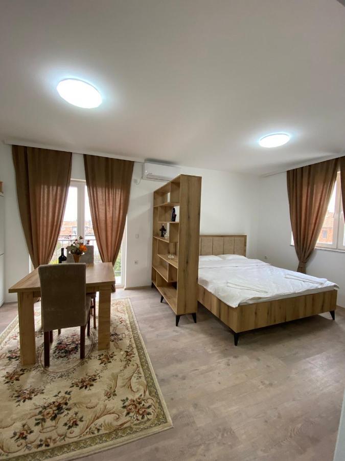 White Apartments Kosovo Polje Luaran gambar